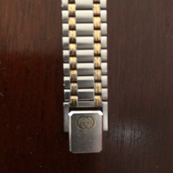 Gucci Unisex Vintage 18k Plated Watch - Picture 6 of 8